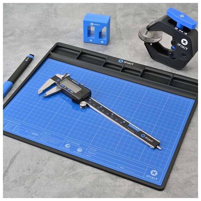 IFixit EU145278-20 Repair Business Toolkit Kit per Riparazioni con 15 Cacciaviti 4 Spudger 2 Pinzette 2 Ventose Multimetro Calibro Digitale e Borsa Messenger colore Blu-Nero
