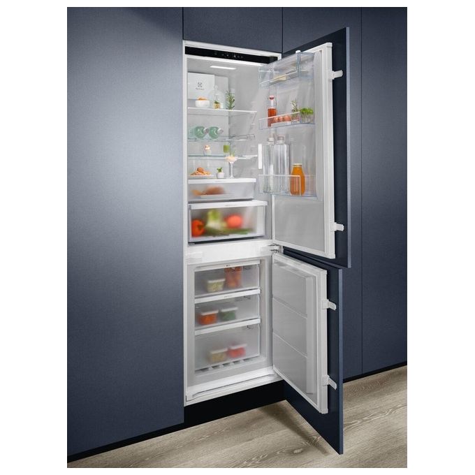 Electrolux ENP7MD18S Serie 700 Frigorifero da Incasso 249 L 177 cm Classe D 35 dB No Frost GreenZone+ colore Inox