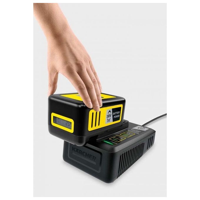 KÄRCHER 2.445-063.0 Starter Kit Batteria e Caricabatterie 18 V 5 Ah con Display LCD e Protezione IPX5 colore Nero Giallo