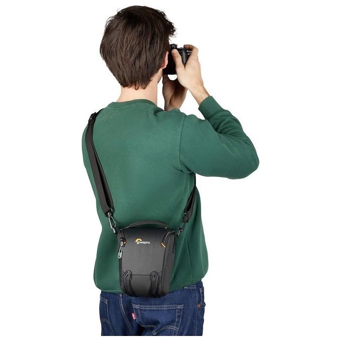 Lowepro LP37454-PWW Adventura TLZ 30 III Borsa a Tracolla per Fotocamera Mirrorless Compatibile Sony Alpha 7 e Canon RP Materiale Riciclato 85% colore Nero