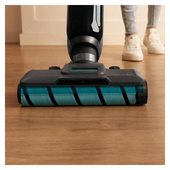 Cecotec 05852 FreeGo WashandVacuum Spray Lavapavimenti Senza Filo 250 W 35 min autonomia 700 ml serbatoio colore Nero