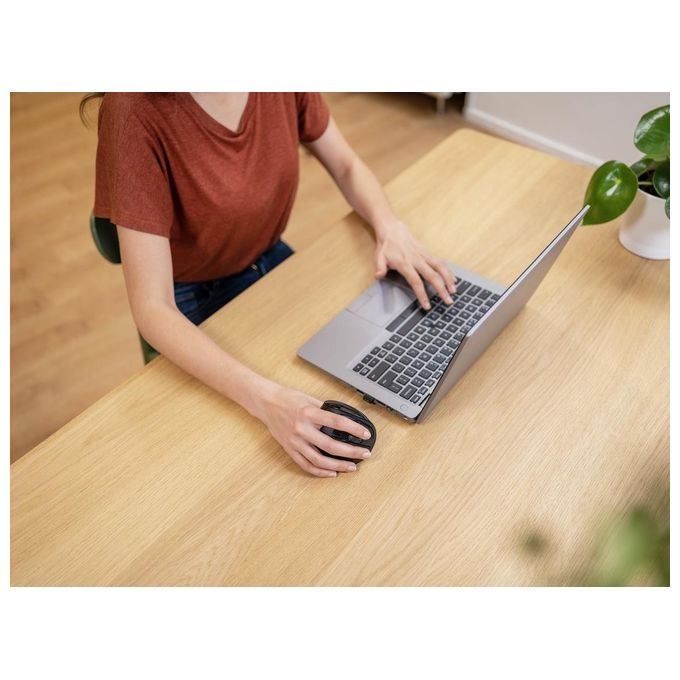 Trust 23731 Voxx Mouse Verticale Ergonomico Wireless RF Bluetooth 9 Tasti 2400 DPI Ricaricabile Display LED colore Nero