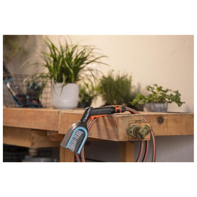 Gardena 18850-20 Spazzola per Veneziane Cleansystem per Lamelle a C o Z con Testina Rotante 90° e Attacco per Tubo da Giardino colore Nero