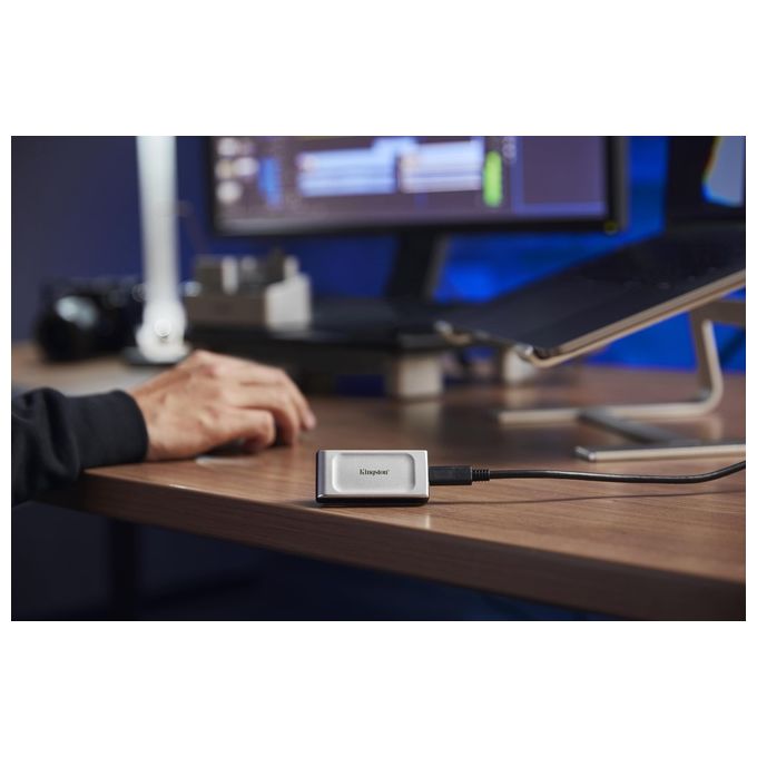 Kingston Technology SXS2000-2000G XS2000 SSD Portatile Esterno 2 TB USB 3.2 Gen 2x2 Velocita' 2000 MB-s colore Nero Argento