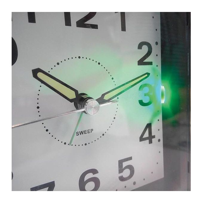 Trevi 0309530 Orologio-sveglia in Legno Silent Quartz, Grande Quadrante Illuminato, 2 batt aa