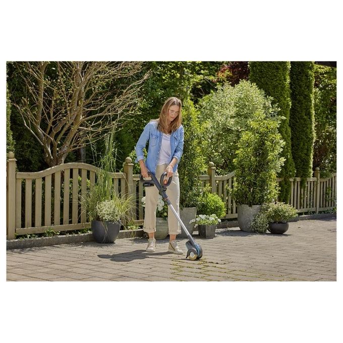 Gardena 14820-20 Spazzatrice Elettrica per Erbacce Batteria 18 V con Tubo Telescopico e Spazzola in Acciaio colore Verde Grigio