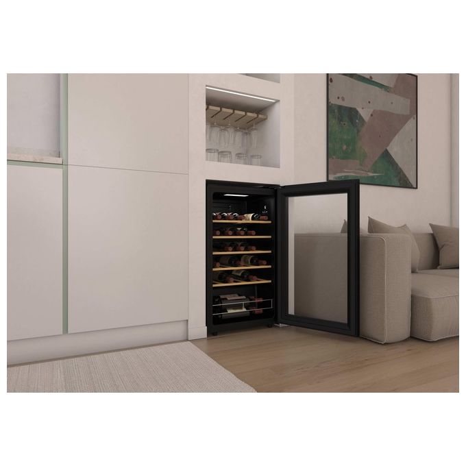 Candy CWC034 DiVino Cantinetta Vino 34 Bottiglie Classe G 37 dB Wi-Fi Ripiani Legno Libera Installazione colore Nero