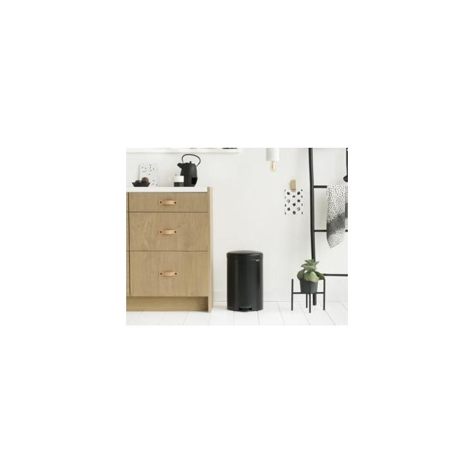 Brabantia 114106 NewIcon Pattumiera a Pedale 20 L Chiusura Ammortizzata Base Antiscivolo Acciaio Matt Black