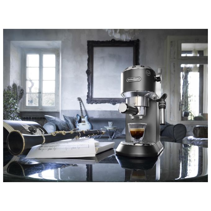 DeLonghi Dedica Style EC685.BK, Macchina Espresso Manuale, Nero-Cromo, 1.1L