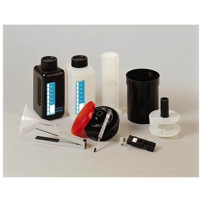 KAISER 4299 Set per Sviluppo Negativi con Vasca Standard Bottiglie 1000 ml Misurino 250 ml Imbuto 120 mm Termometro Pinze Tergivetro colore Nero Bianco