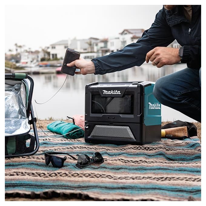 Makita MW001GZ Microonde Cordless 8 L 500 W con Display LED e Controllo Elettronico colore Nero Verde