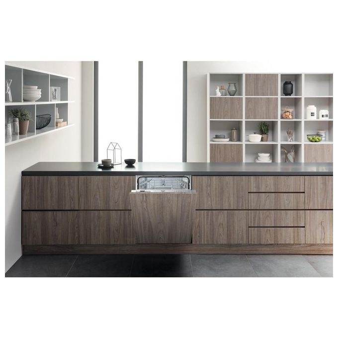 Hotpoint HI 5030 W Lavastoviglie da incasso 14 coperti Classe D 43 dB Motore Inverter AquaStop (82x60x56 cm) colore Argento