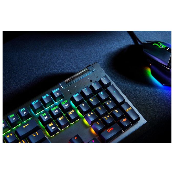 Razer RZ03-04702400-R3H1 BlackWidow V4 X Tastiera Meccanica da Gaming Switch Gialli Lineari Silenziosi 6 Tasti Macro Programmabili Retroilluminazione RGB Chroma QWERTY IT colore Nero