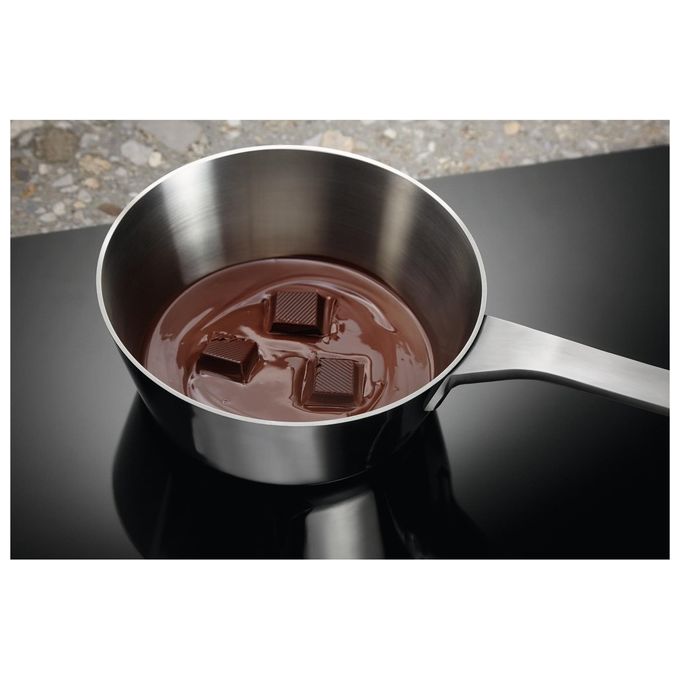 Electrolux EIL83443 Serie 600 Piano cottura a induzione 80 cm 4 zone Bridge Hob2Hood Slider Touch colore Nero
