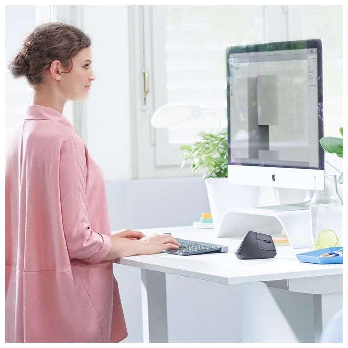 Logitech MX Vertical Mouse Ergonomico Avanzato Cablato e Wireless per un Minore Sforzo Muscolare