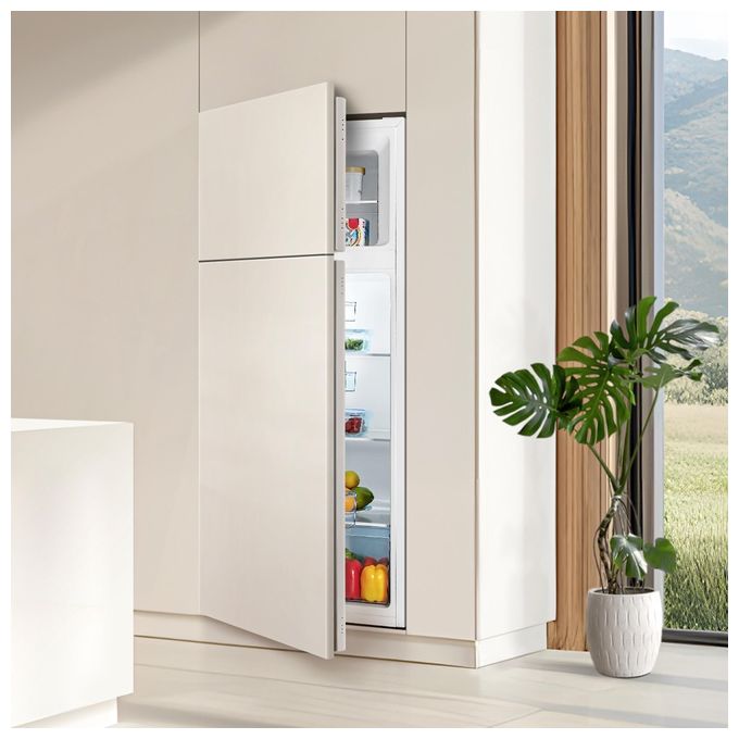 Hisense RI1P205NEWE Frigorifero Combinato da Incasso 205 L 145 cm Classe E 39 dB Porte Reversibili LED colore Bianco