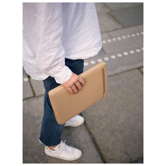 Golla Custodia Notebook 601659 Sleeve Coffee Modello Elegante per una Protezione Sicura