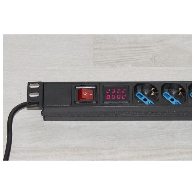 Link multipresa 6 prese rack 19'' con display per il carico dei dispositivi collegati
