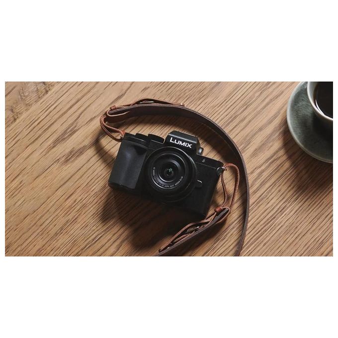 Panasonic DC-G100DKEG-K Lumix G100D Fotocamera Mirrorless 20.3 MP Sensore Micro Four Thirds 4K Video Touchscreen Orientabile Mirino OLED colore Nero