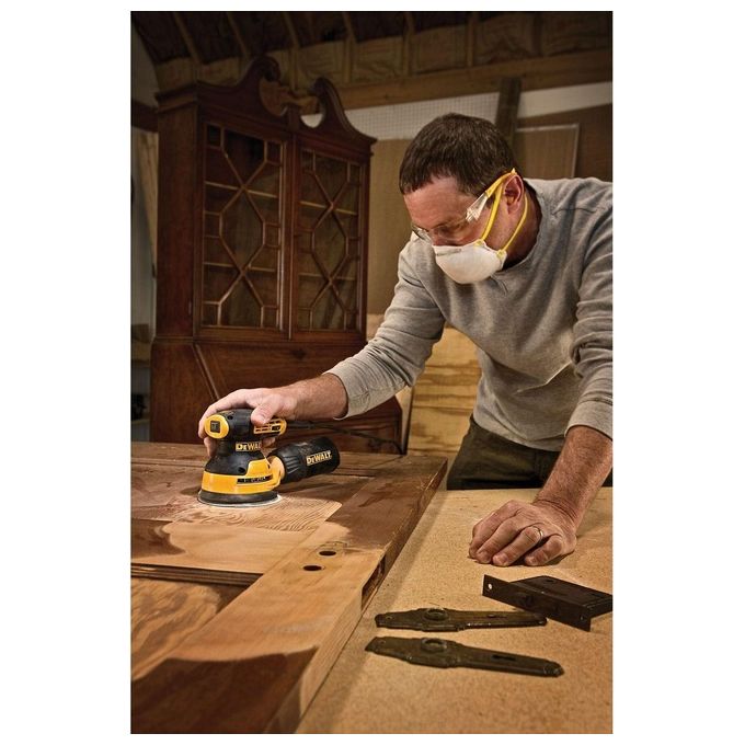 DEWALT LEVIGATRICE ROTOORBITALE
