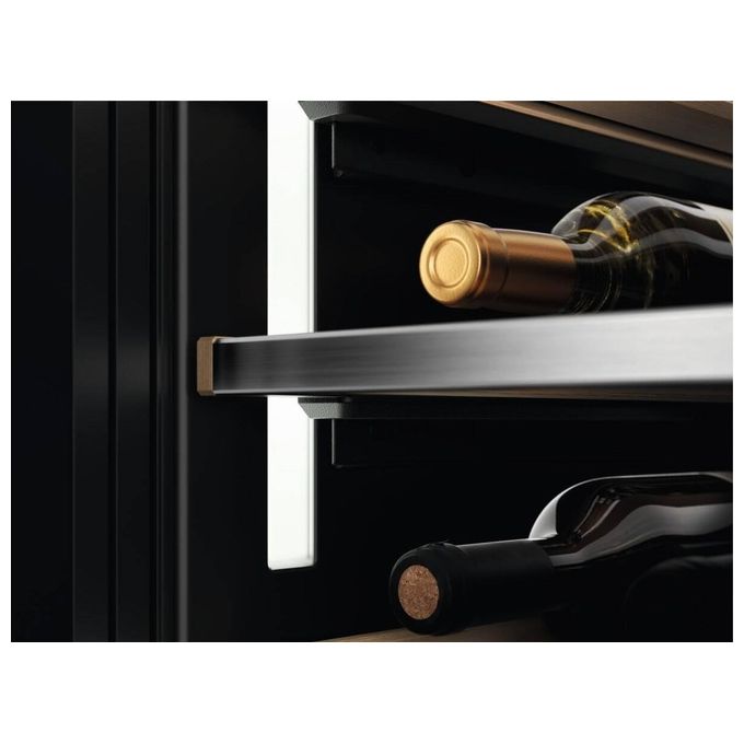 Electrolux EWUS018B7B Serie 700 Cantina Vino da Incasso 18 Bottiglie 56 L Classe G Touch LED 38 dB colore Nero