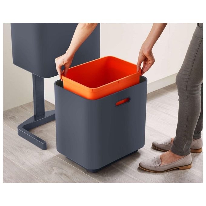 Joseph Joseph 30062 Totem Max Pattumiera per Raccolta Differenziata 60 L con 2 Scomparti da 30 L e Contenitore Organico 4 L colore Grafite Arancione