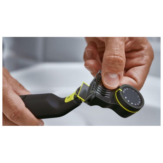 Philips QP6542-15 OneBlade Pro 360 Regolabarba e Rifinitore Viso e Corpo 14 Lunghezze Wet and Dry autonomia 90 min colore Nero