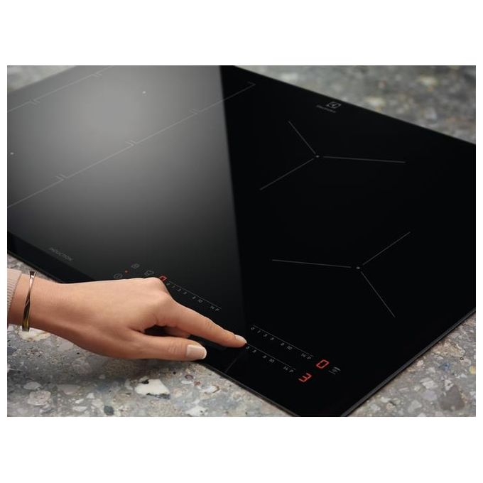 Electrolux EIS62449C Serie 700 SenseBoil - Piano cottura a induzione, 59 cm, 4 zone, funzione SenseBoil, Hob2Hood, Nero