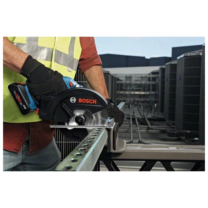 Bosch 06016B8001 GKM 18V-50 Professional Sega circolare a batteria per metallo 18V motore brushless diametro lama 136 mm profondita' di taglio 50 mm colore Blu-Nero