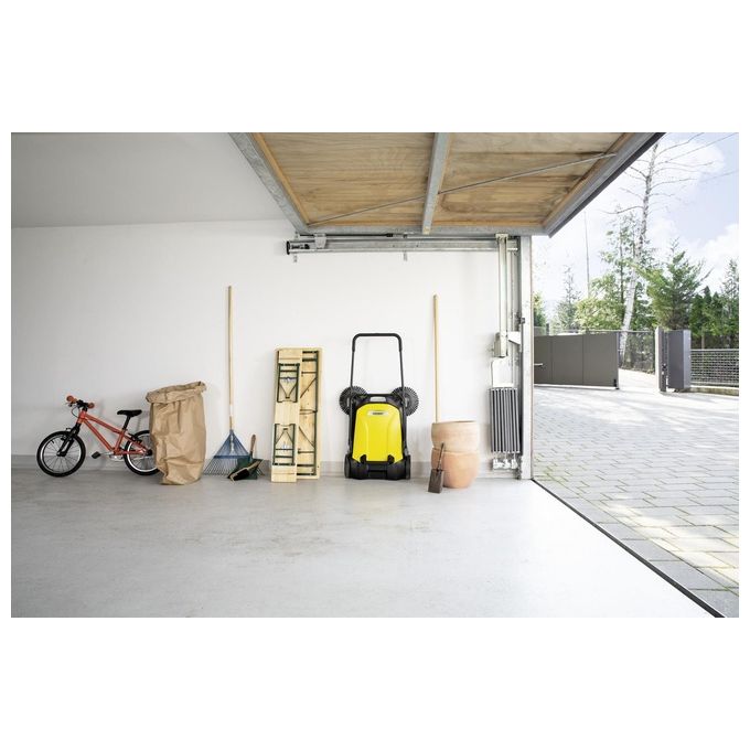 Karcher S4 Twin Spazzatrice Manuale Maneggevole per la Pulizia di Vialetti e Cortili con 2 Spazzole e Vano Raccolta da 20 Litri