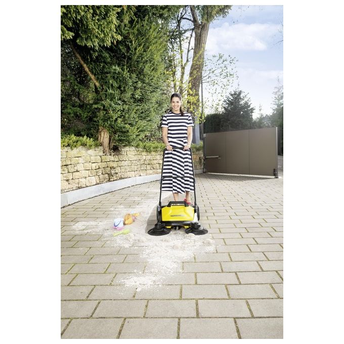 Karcher S4 Twin Spazzatrice Manuale Maneggevole per la Pulizia di Vialetti e Cortili con 2 Spazzole e Vano Raccolta da 20 Litri
