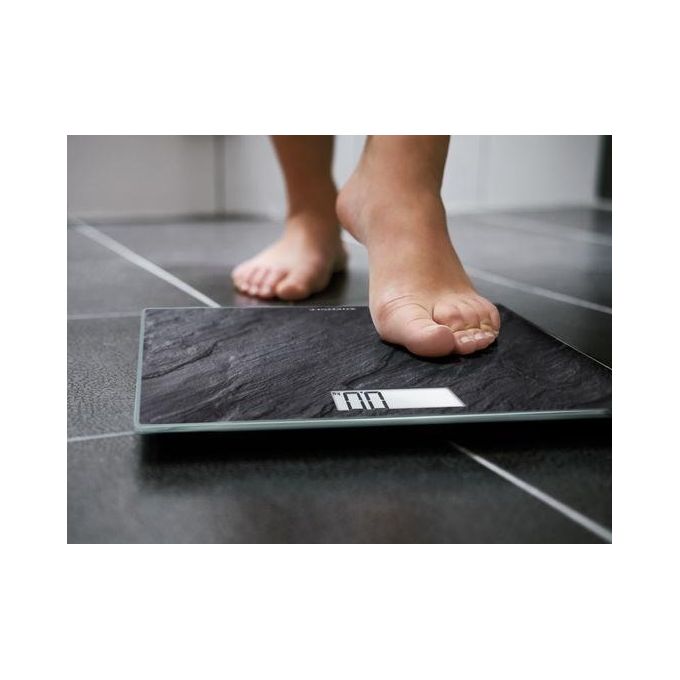 Soehnle Style Sense Compact 300 - Bilancia pesapersone digitale, portata 180 kg, precisione 100 g, display LCD, funzioni: accensione-spegnimento automatici, piedini antiscivolo, superficie vetro temperato, colore nero-argento