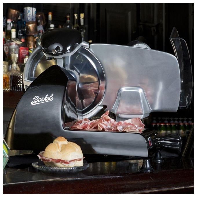 Berkel Red Line RL 250 - Affettatrice lama 25 cm, Potenza elevata, Spessore regolabile, Lama in acciaio cromato, Sicurezza professionale, Colore Nero