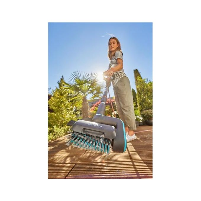 Gardena 14841-55 AquaBrush Patio Pulitore Multiuso a Batteria 18V POWER FOR ALL Spazzola Universale 19 cm Regolazione Acqua a 3 Livelli Manico Regolabile colore Grigio-Turchese