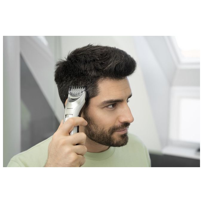 Panasonic ER-GC71-S503 Tagliacapelli Regolabarba Lavabile Taglio 1-20 mm 39 step Pettine 0,5 mm Ricarica 8 ore Autonomia 40 minuti Silver