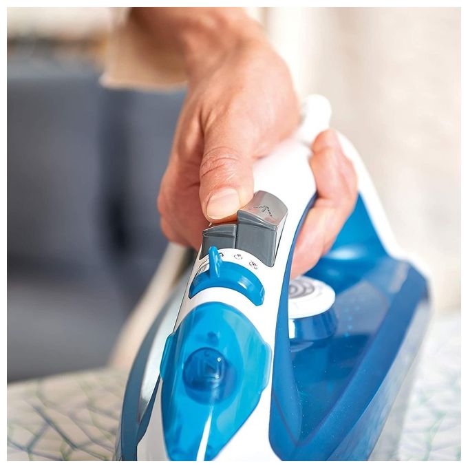 Black+Decker BXIR2200E Ferro da Stiro a Vapore 2200W 280ml Piastra in Acciaio