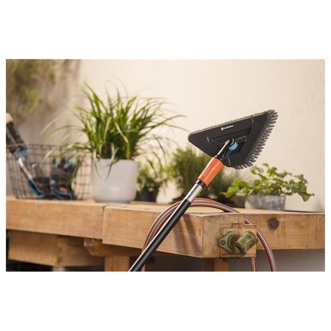 Gardena 18812-20 Cleansystem Spazzolone Soft Flex con Setole Morbide per Superfici Delicate Testina Triangolare Girevole 360° Compatibile con Manico Cleansystem colore Nero