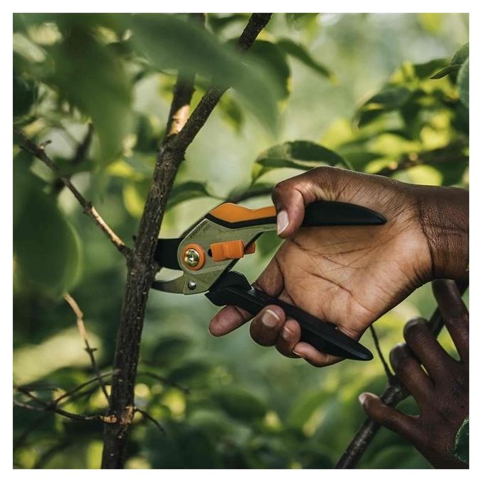 Fiskars P331 Forbice Solid Bypass 20cm Metallo