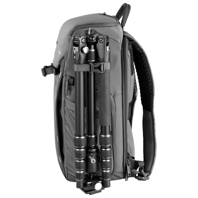 Vanguard VEO ADAPTOR R48 BK Zaino Fotografico Compatibile Laptop fino a 16'' Porta USB Integrata Impermeabile con Copertura Antipioggia colore Nero
