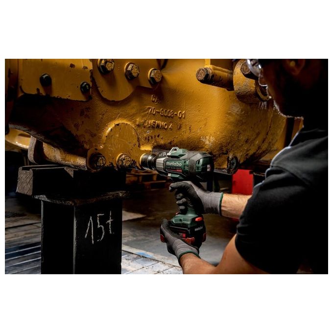 Metabo 602402660 SSW 18 LTX 1750 BL Atornillador de impacto de batería Brushless 1750 Nm Cuadrado 3-4'' con 2 baterías 18V 5,5 Ah y cargador AIR COOLED metaBOX incluida color Negro