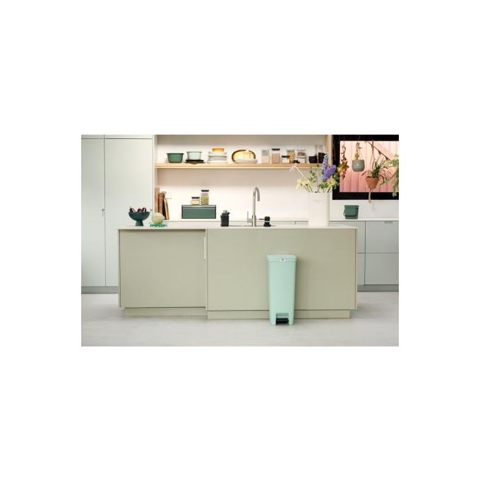Brabantia 800108 StepUp Pattumiera a pedale 40 L con chiusura rallentata e porta etichette a click colore Jade Green