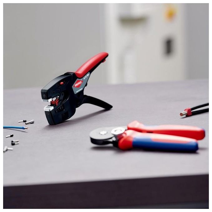 KNIPEX 12 72 190 SB NexStrip Utensile Multifunzione per Elettricista Taglio Spelatura Crimpatura 0,25-4 mm² 190 mm colore Nero-Rosso