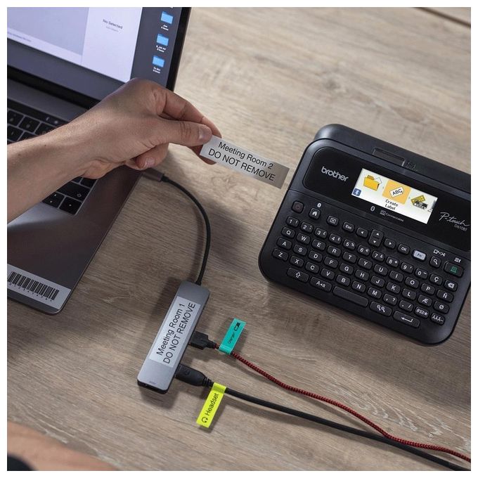 Brother PT-D610BTVP Etichettatrice da Tavolo Bluetooth USB Display LCD Nastri TZe fino a 24 mm con Valigetta colore Bianco