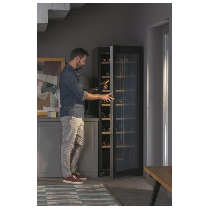Haier HWS188GAE Cantinetta Vino 188 Bottiglie 385 L 185 cm Classe G 38 dB Zona Unica Ripiani Legno Vetro Anti UV colore Nero