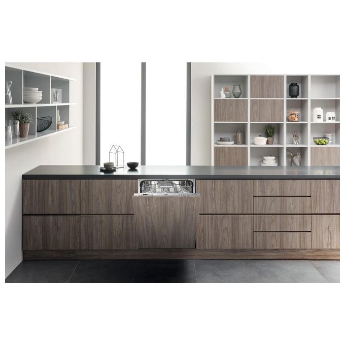 Hotpoint HI 5020 WC Lavastoviglie Incasso 14 coperti Classe E 46 dB ActiveDry Motore Inverter (82x59.8x55.5 cm) colore Argento