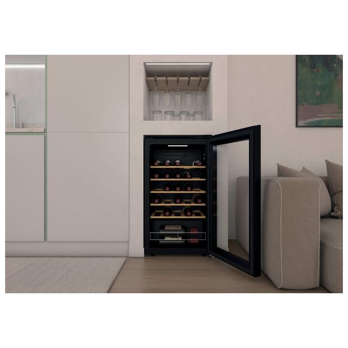 Candy CWC034 DiVino Cantinetta Vino 34 Bottiglie Classe G 37 dB Wi-Fi Ripiani Legno Libera Installazione colore Nero