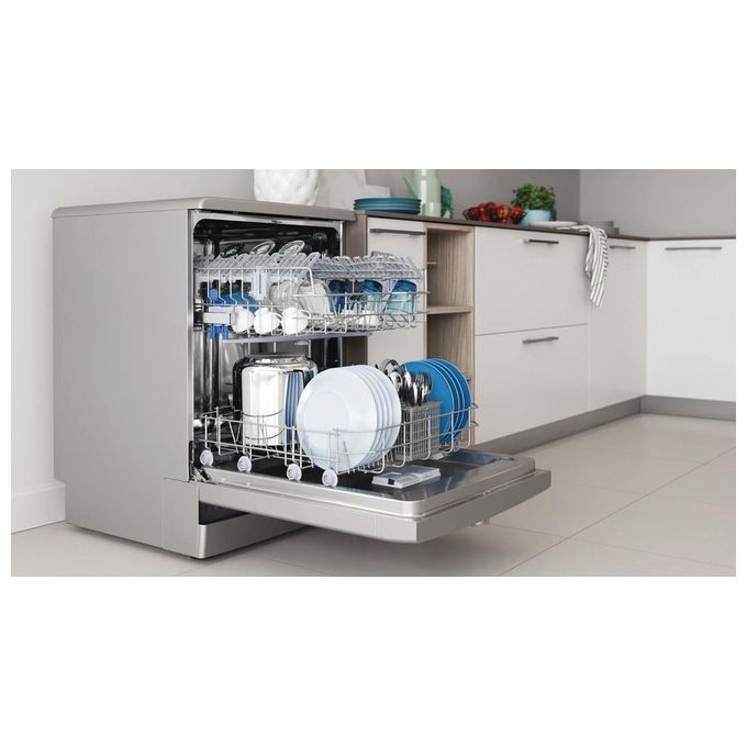 Indesit D2F HK26 S Lavastoviglie Libera Installazione 14 coperti Classe E 46 dB 6 programmi (85x60x59 cm) colore Argento