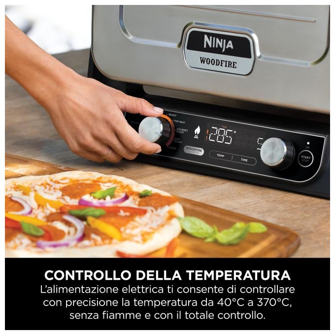 Ninja OO101EU Forno Elettrico da Esterno e Affumicatore 8 Programmi di Cottura Potenza 2400 W Temperatura Max 370 °C (45.7x54.6x38 cm) colore Inox-Rosso