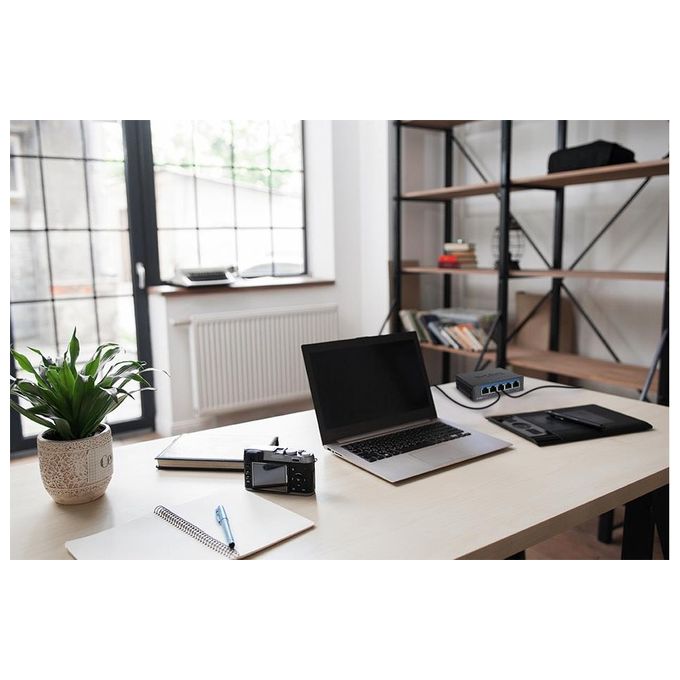 D-Link DMS-105 Switch Non Gestito 5 Porte 2.5G Multi-Gigabit Desktop L2 QoS Fanless colore Nero