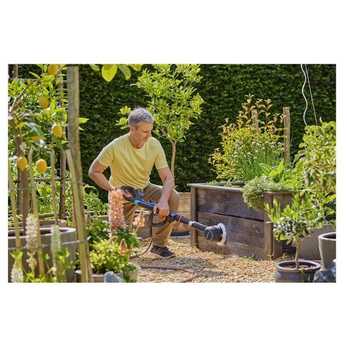 Gardena 14842-20 AquaBrush Universal Dispositivo di Pulizia Elettrico per Patio Alimentazione Batteria 18 V Capacita' 2,5 Ah Colore Verde Grigio Arancione